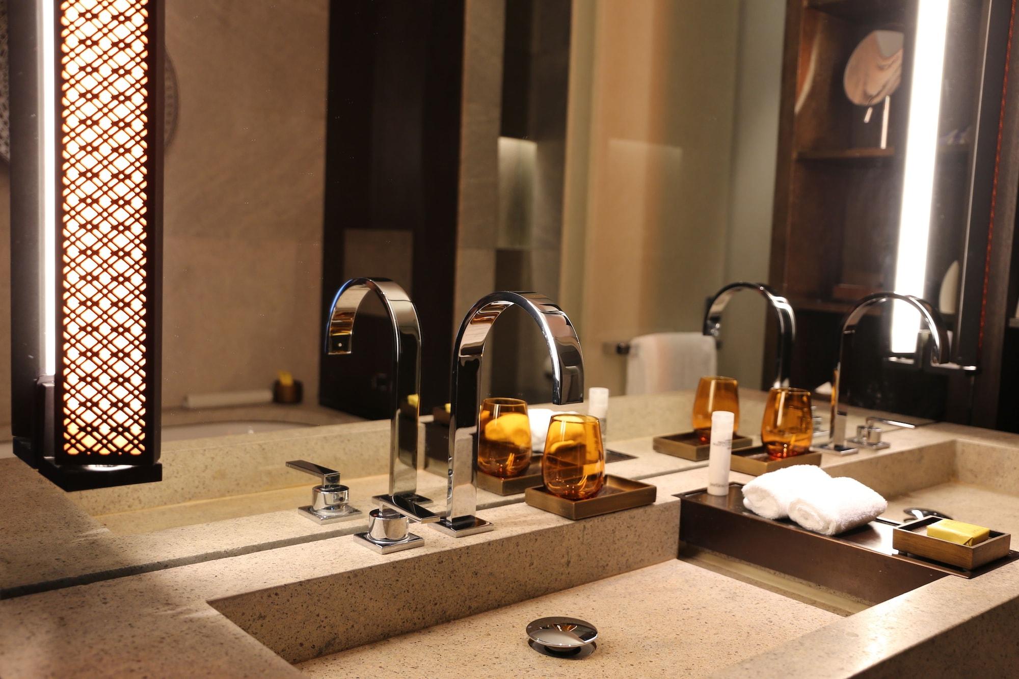 Hyatt Regency Wuhan Optics Valley Екстер'єр фото